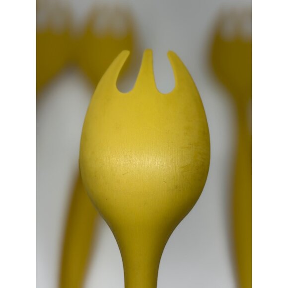 VTG Tupperware Harvest Gold Salad Serving Tongs Set Fork/Spoon 1970s Retro USA - Picture 6 of 7